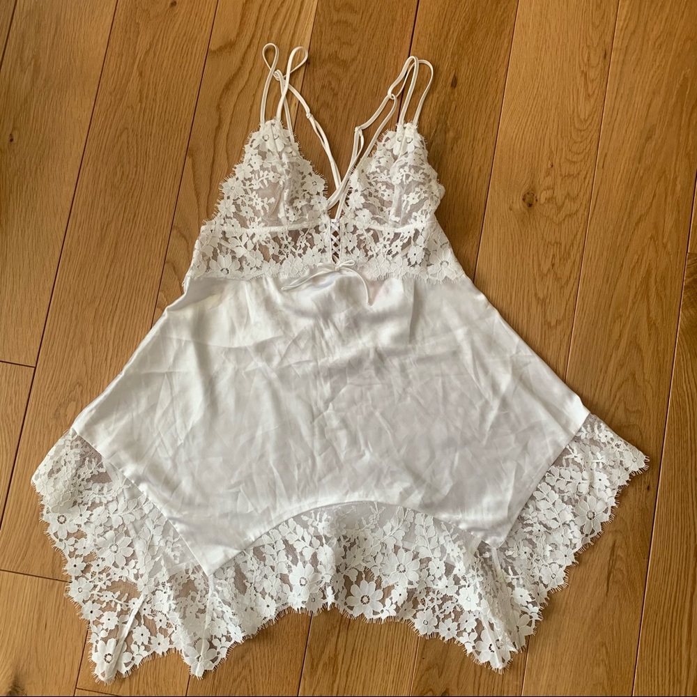Victoria’s Secret white slip; size small; perfect condition